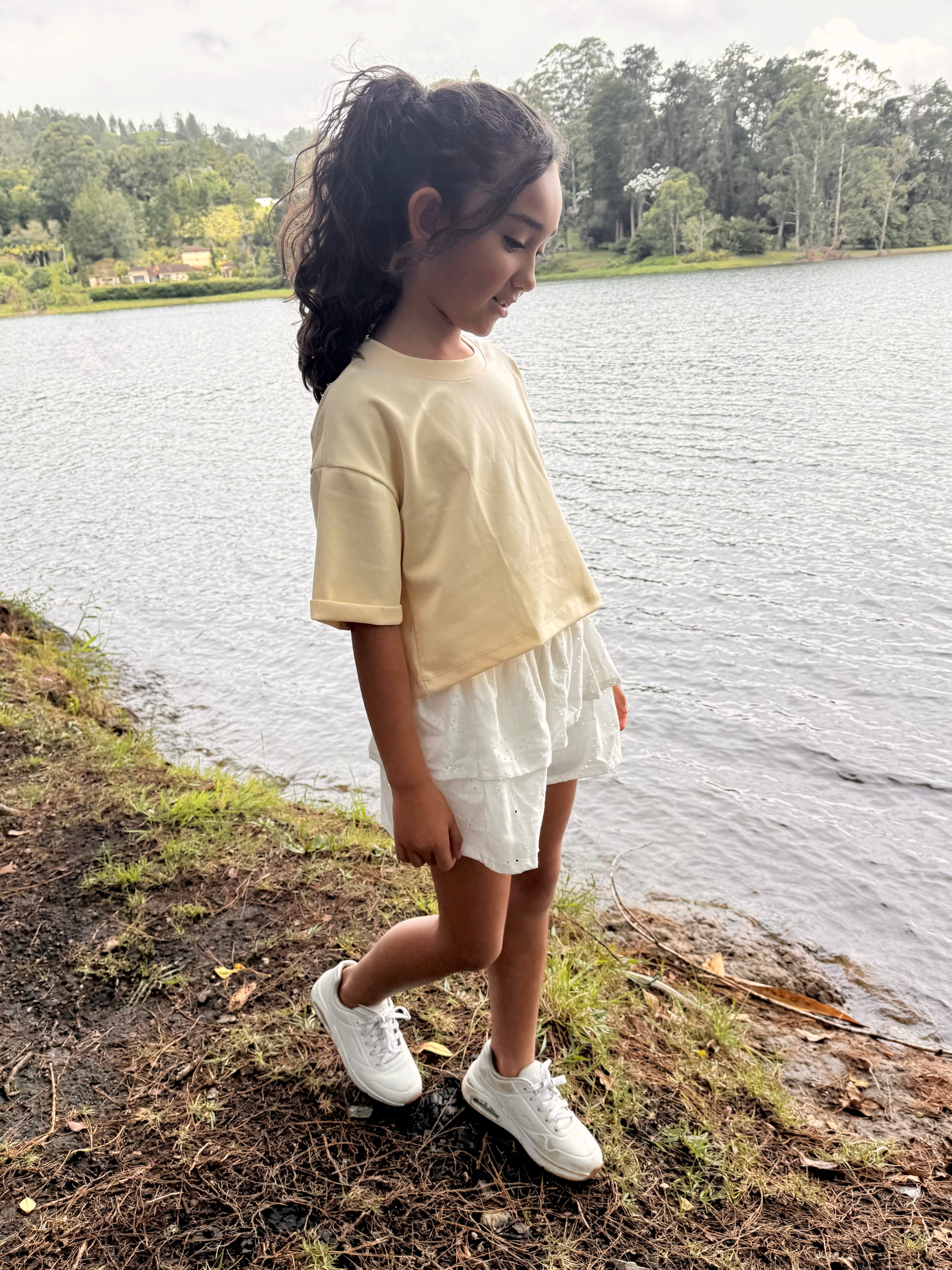 Camiseta corta para niña