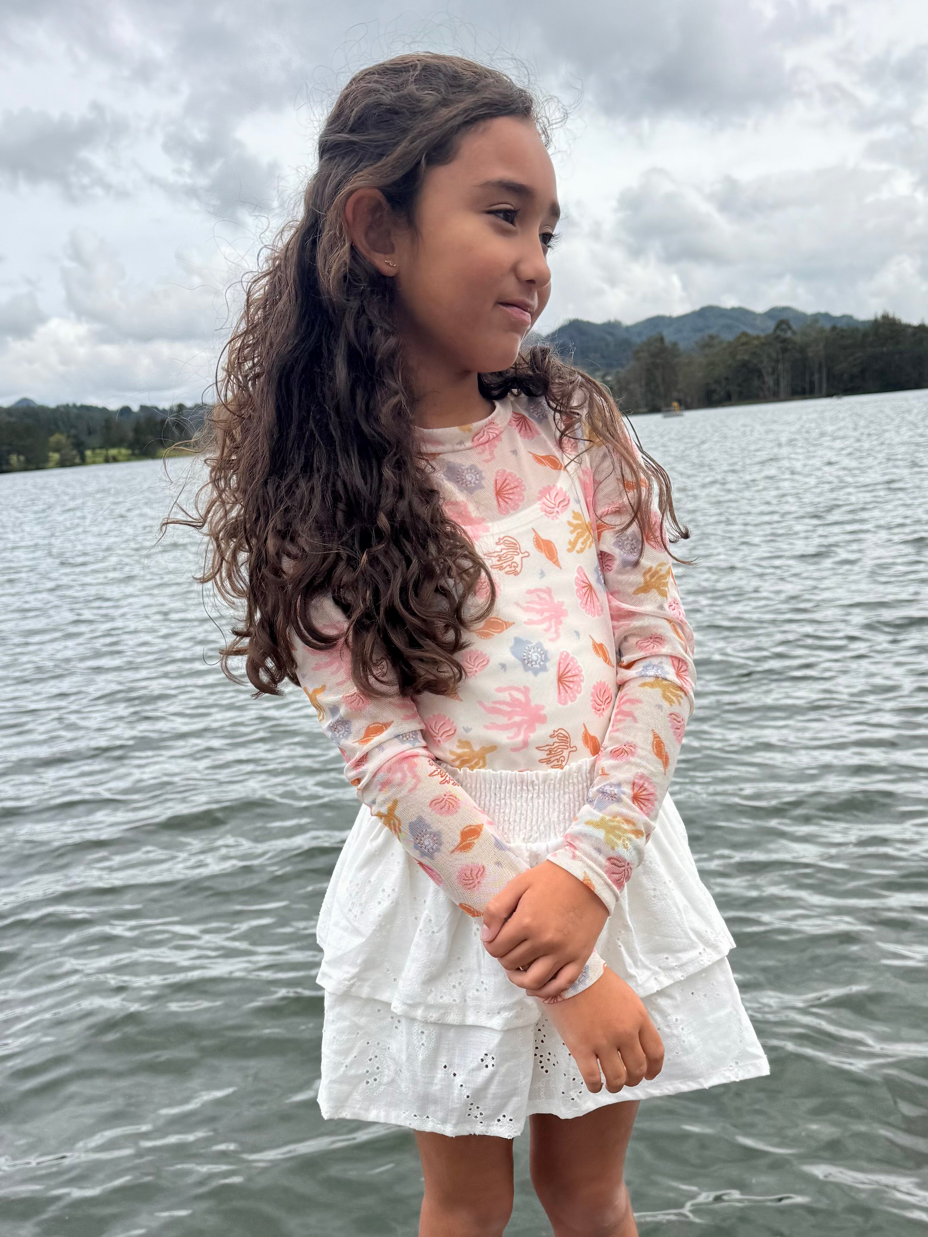 Camisa corales en malla para niña