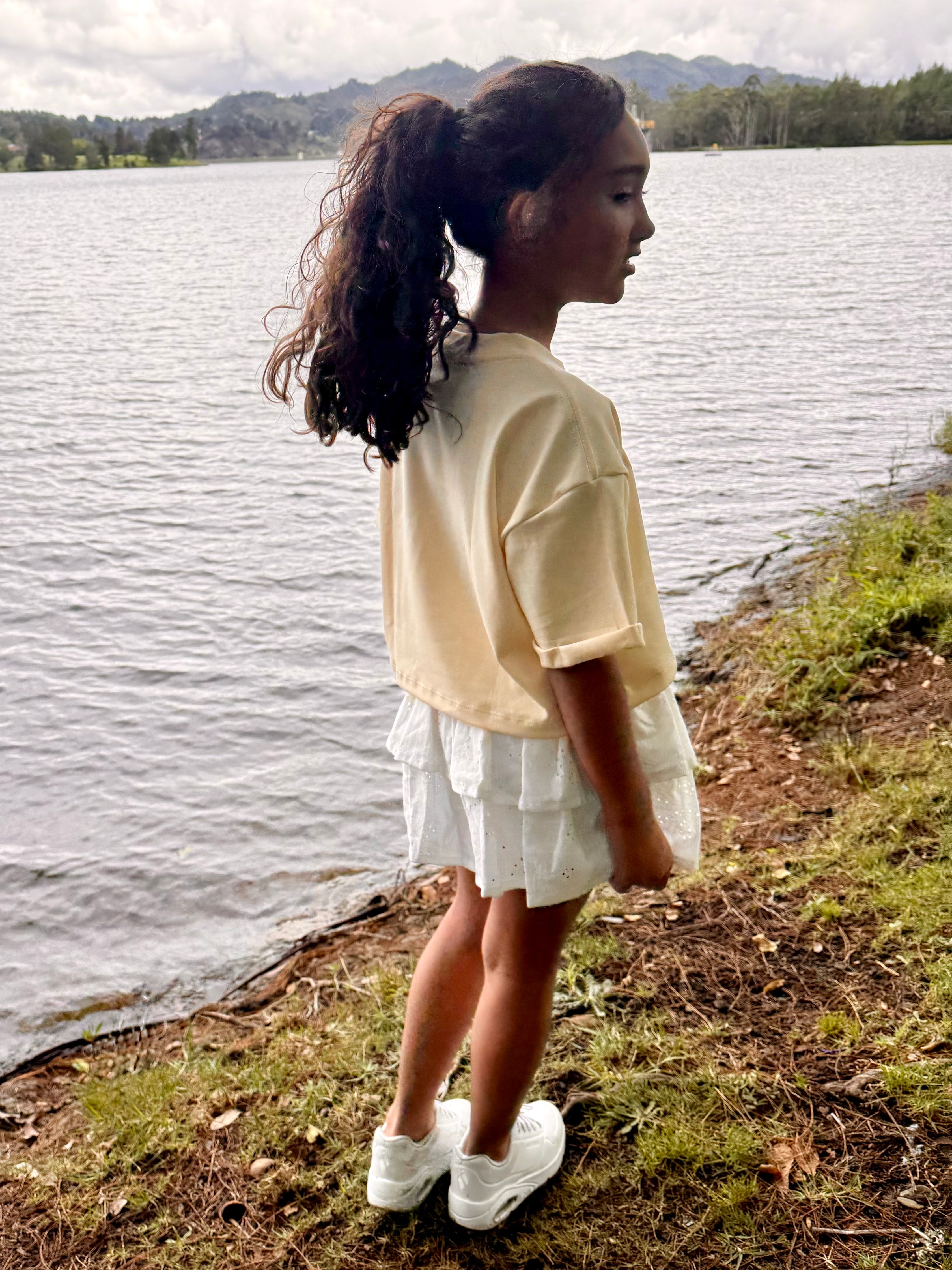 Camiseta corta para niña