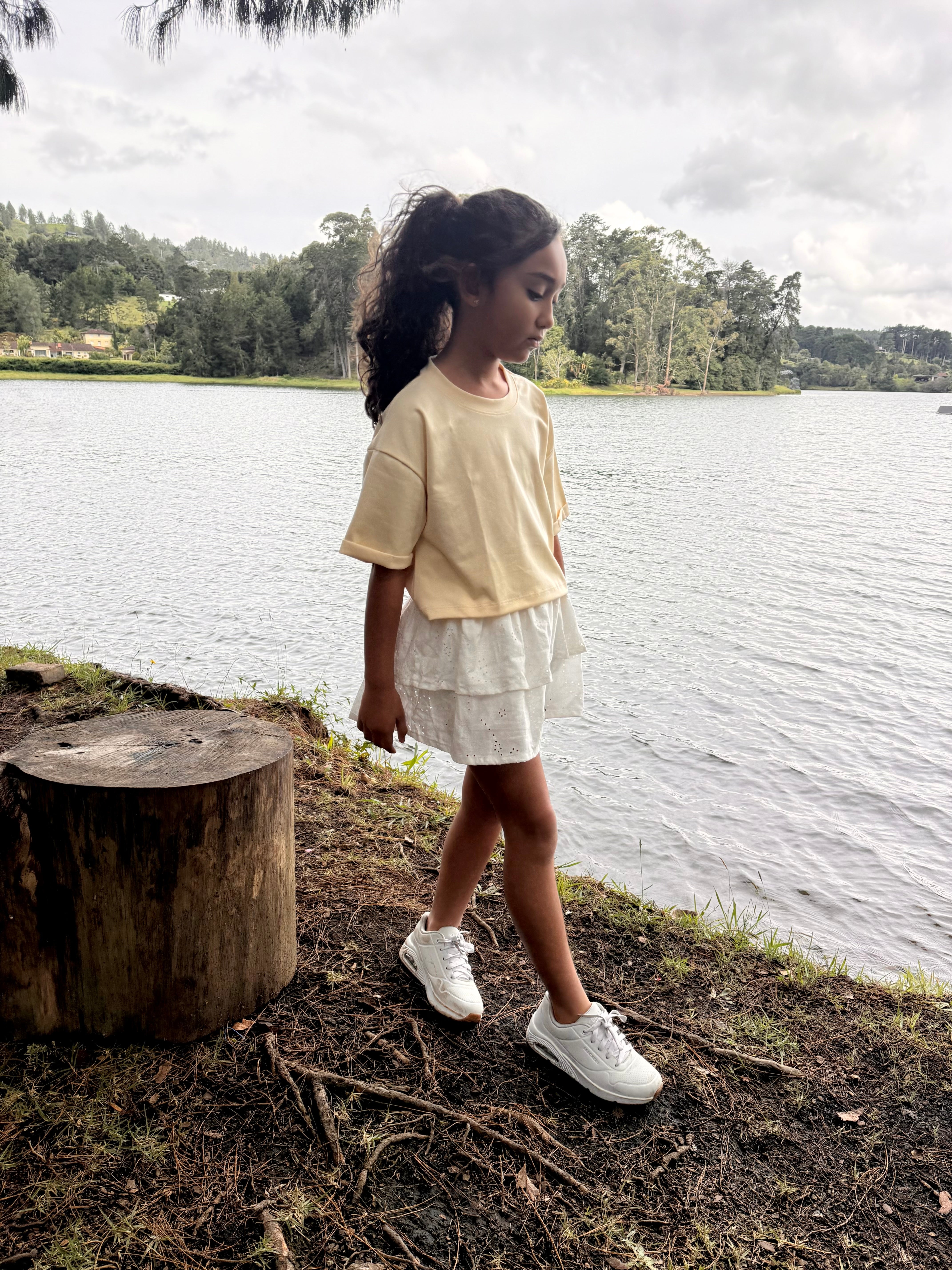 Camiseta corta para niña